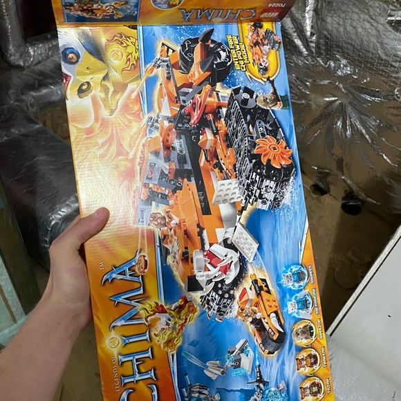 Full legos, as well as assorted pieces and spare parts - Picture 3 of 8